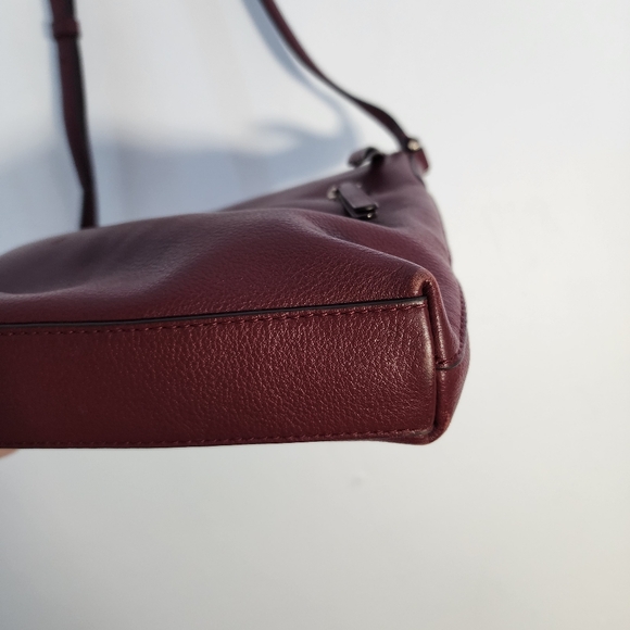Kate Spade Burgundy Crossbody Bag with Sleek Design - Picture 5 of 9